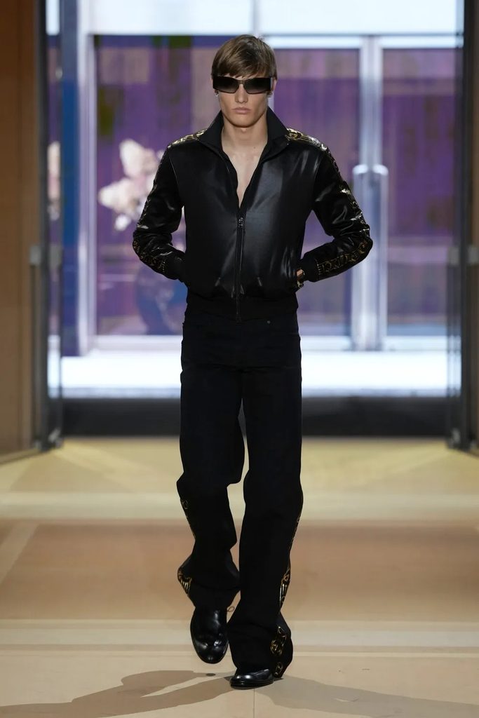 João Hilbert no desfile Gucci SS27 em Milão
