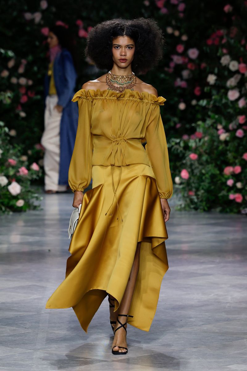 Larissa Almeida no desfile da Bibhu Mohapatra SS27