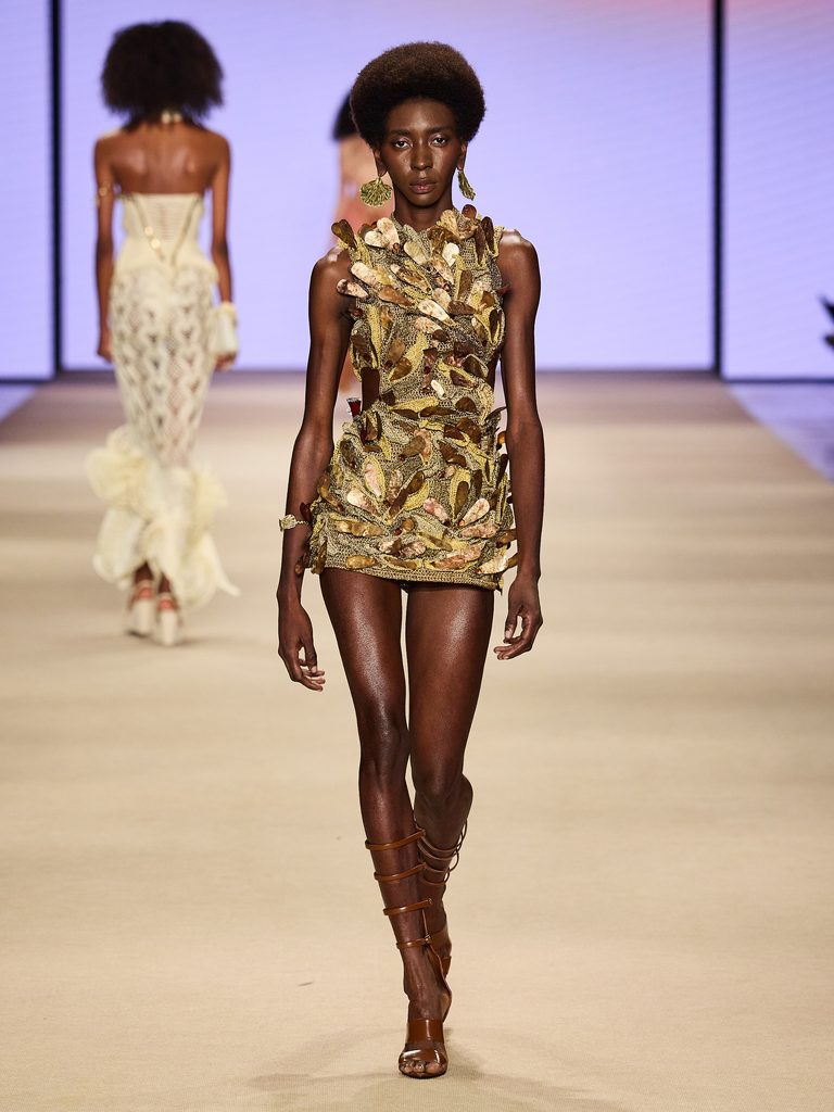 Anna Lumiar na passarela da Ammi durante a SPFW N61
