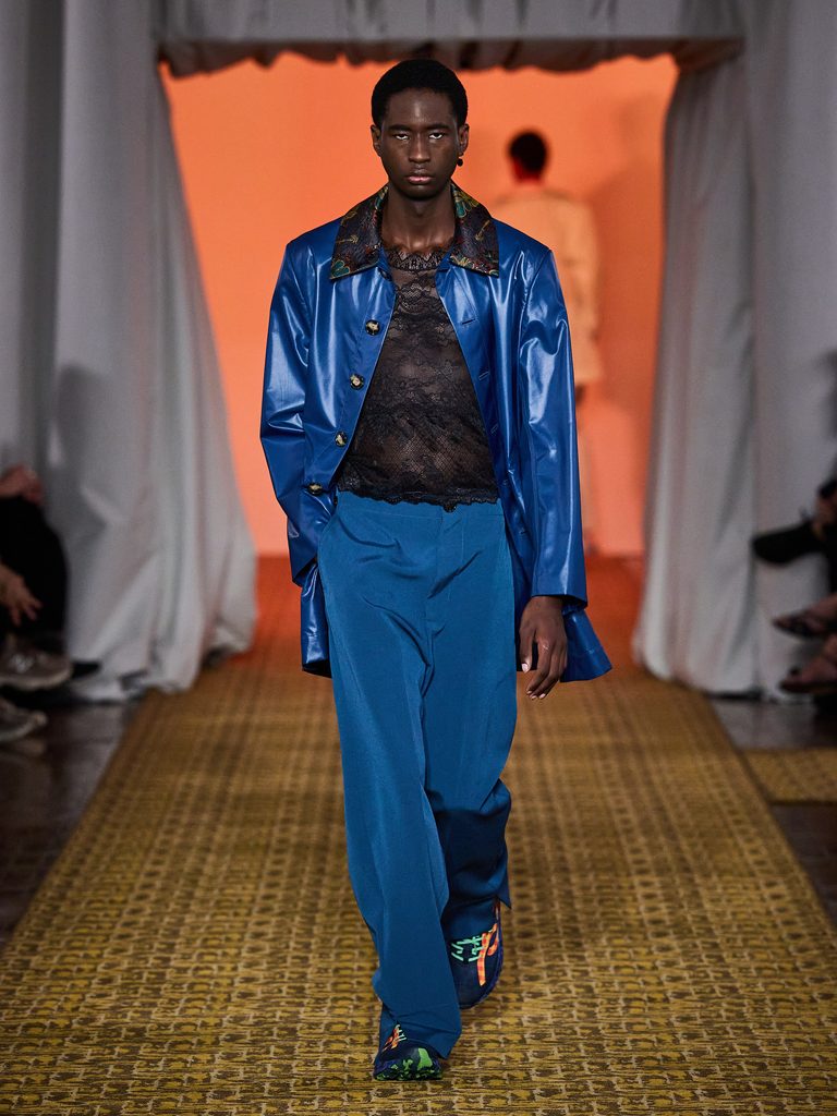 Marlon em look da coleção de Herchcovitch;Alexandre na SPFW N61