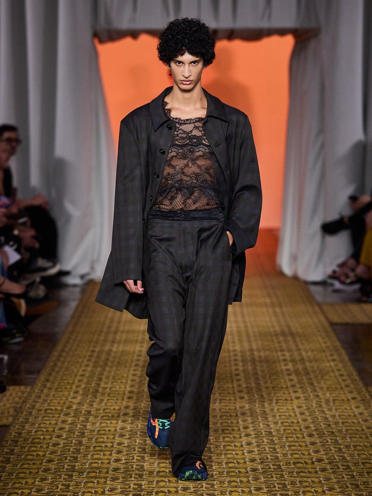 Pedro na passarela de Herchcovitch;Alexandre na SPFW N61